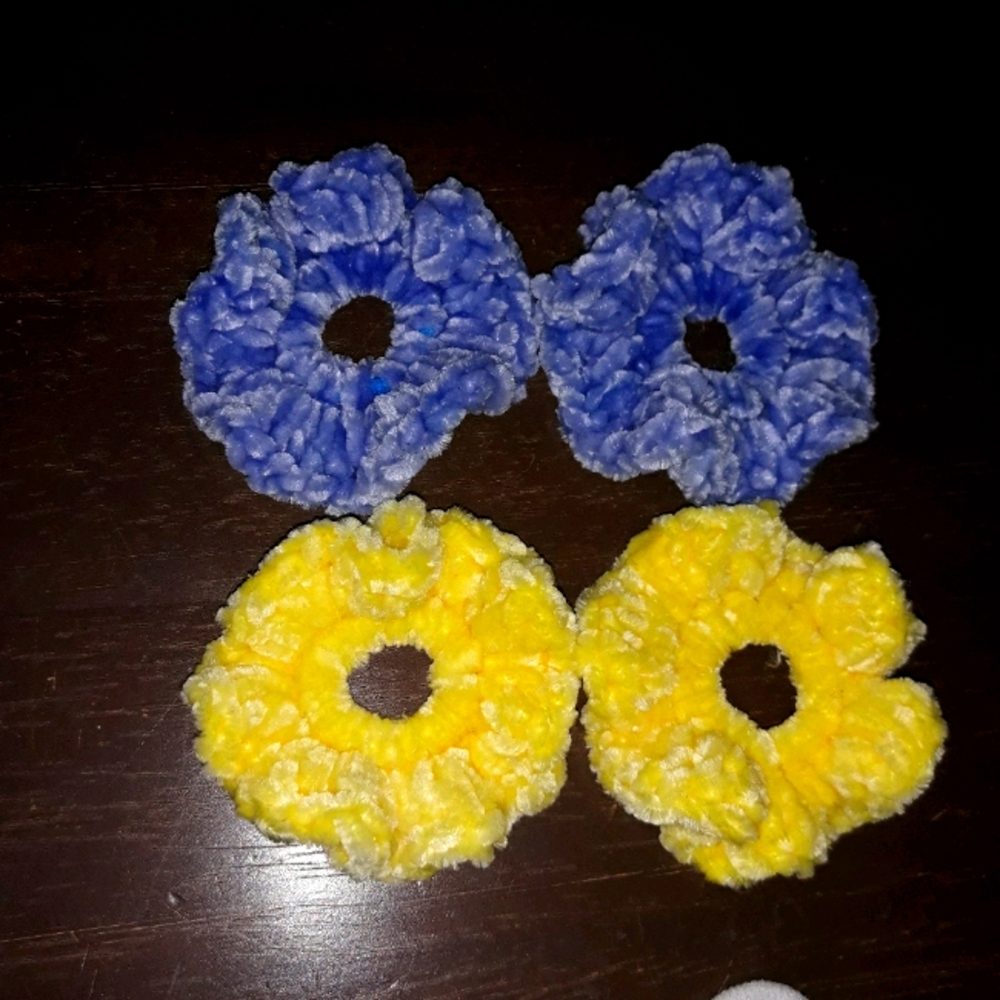 Crochet baby scrunchies  NWOT